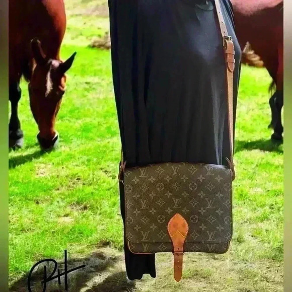 LV CARTOUCHIERE GM SHOULDER BAG MONOGRAM- 100% authentic & ready for the summer - Picture 1 of 15